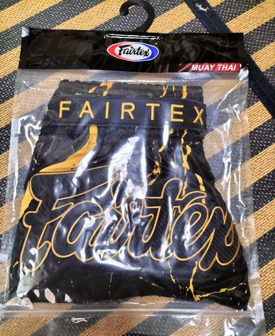 Fairtex ムエタイショーツ 黒/黄色　Мサイズ