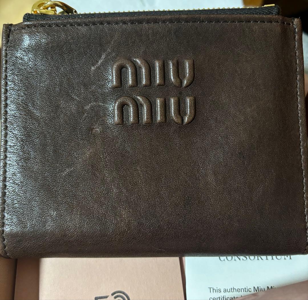 ふぁにぃ　MIU MIU ミュウミュウ ナッパレザー 財布