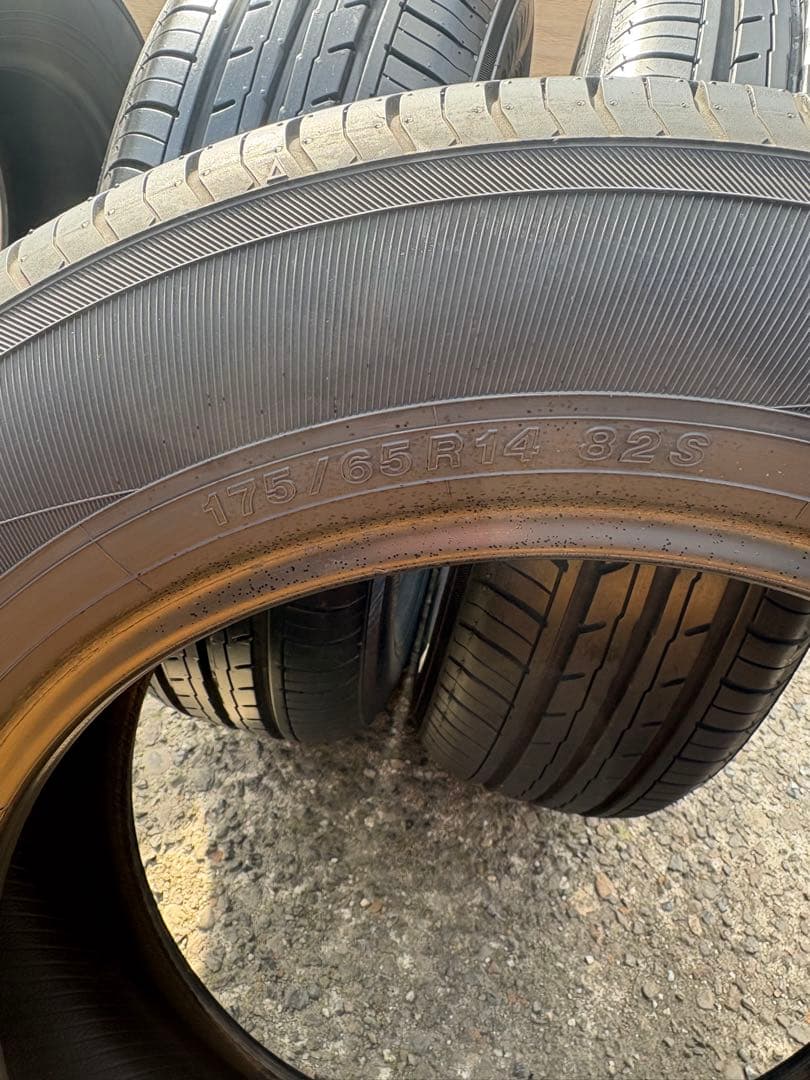 175/65R14中古タイヤ　バリ溝