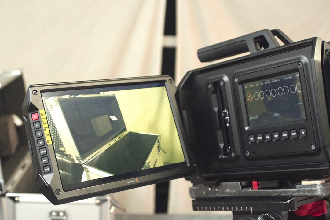 Blackmagic URSA EF本体と付属品