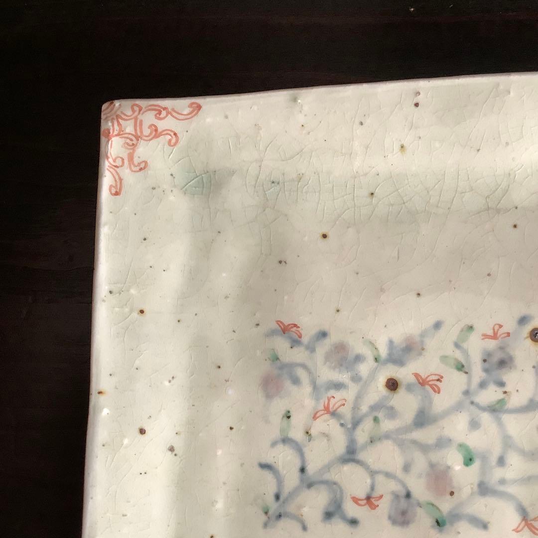 岡　さつき　花柄模様の四角い陶器皿