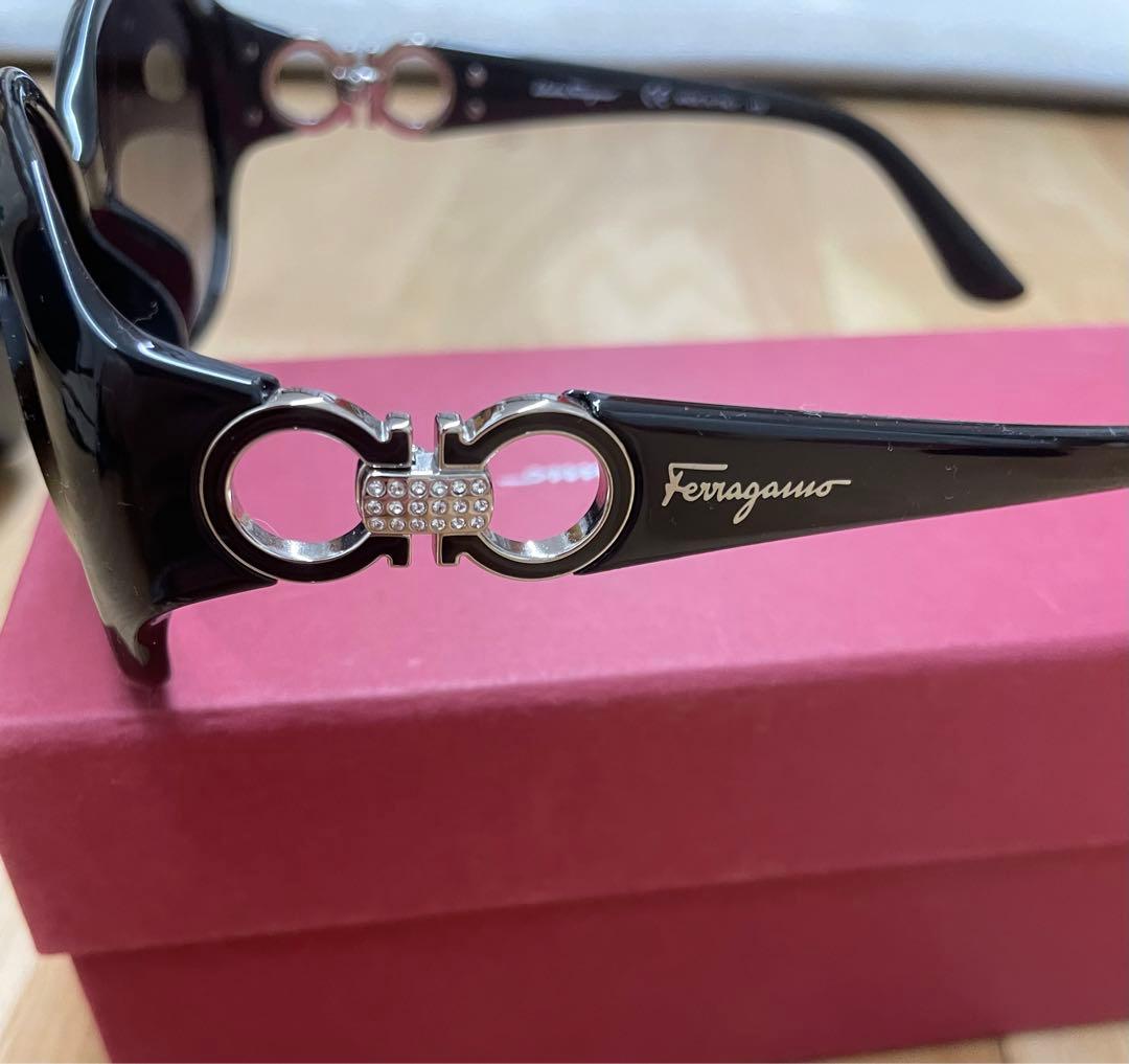 Ferragamo ブラック サングラス ケース付き
