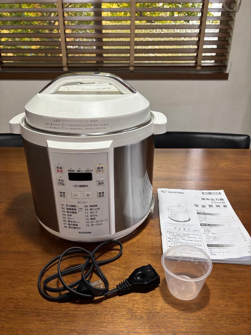【最終値下げ】アイリスオーヤマ 電気圧力鍋 圧力鍋 6L PC-EMA6-W