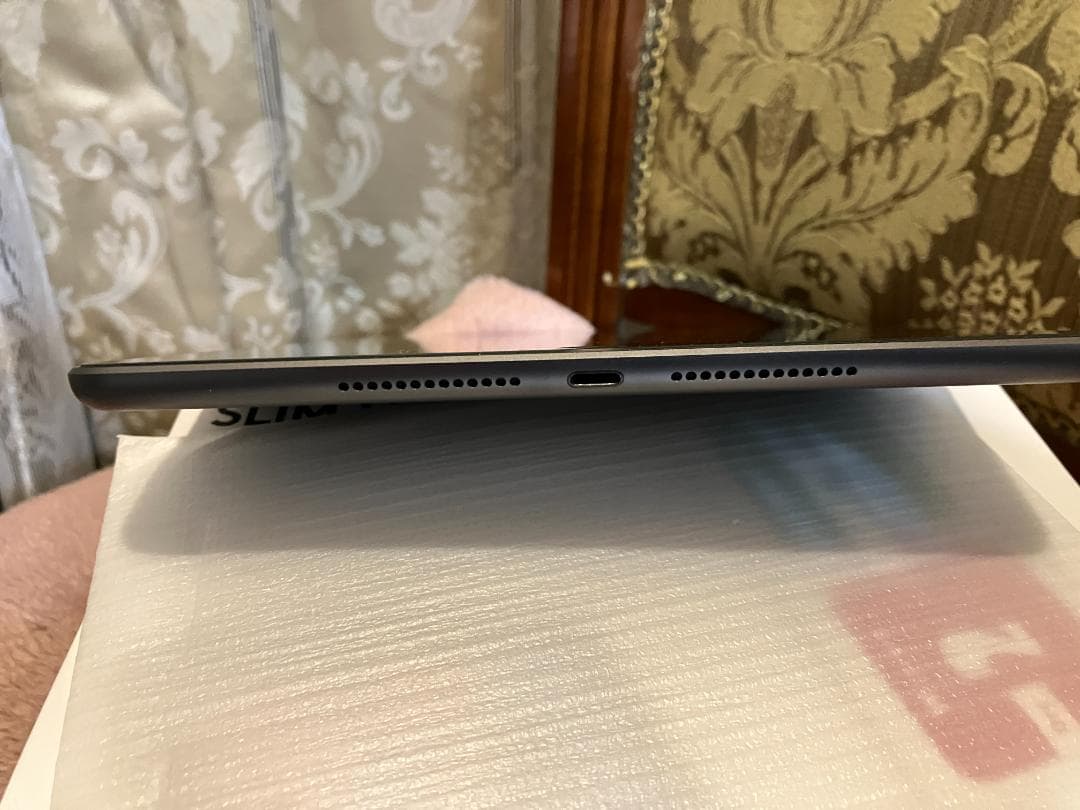 再値下　訳ありipad第7世代グレー　32Gb Wifi+セルラー　キーボード付