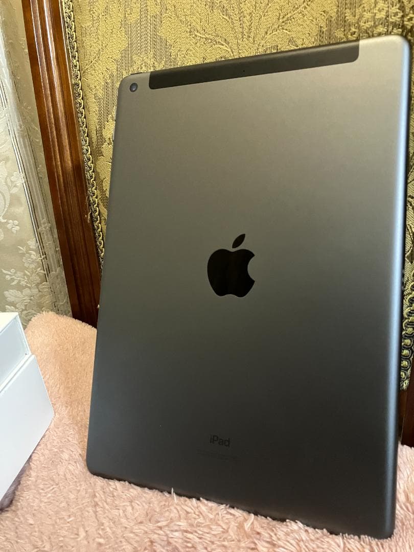 再値下　訳ありipad第7世代グレー　32Gb Wifi+セルラー　キーボード付