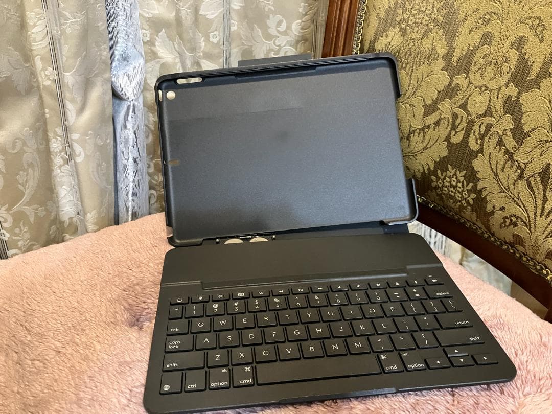 再値下　訳ありipad第7世代グレー　32Gb Wifi+セルラー　キーボード付