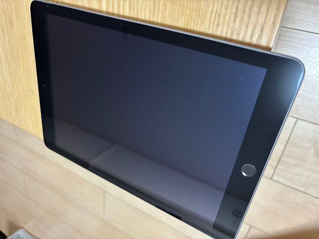 Apple iPad (第5世代) 32GB ブラック