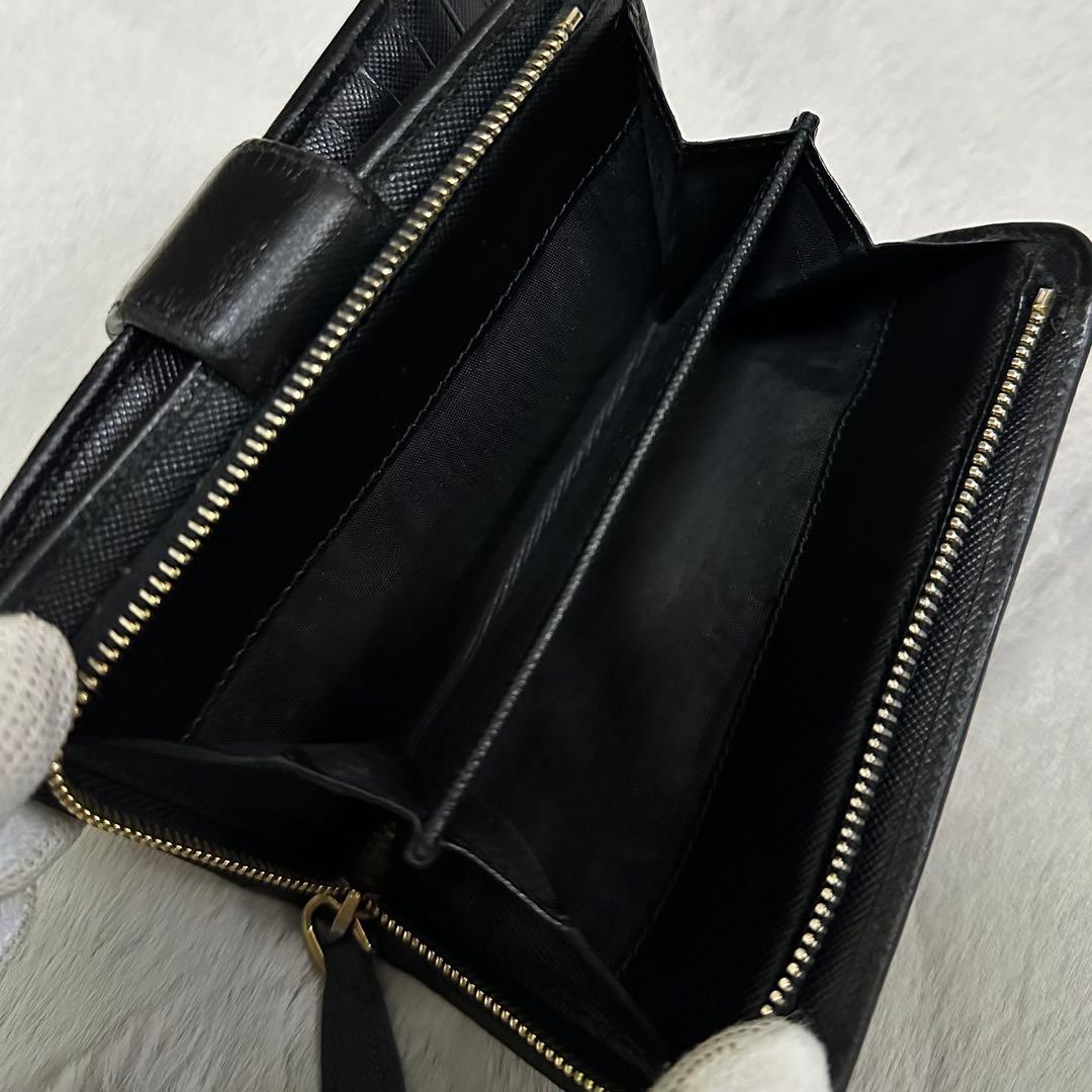 PRADA 折り財布　ゴールドロゴ　ブラック　ラウンドジップ　サフィアーノレザー