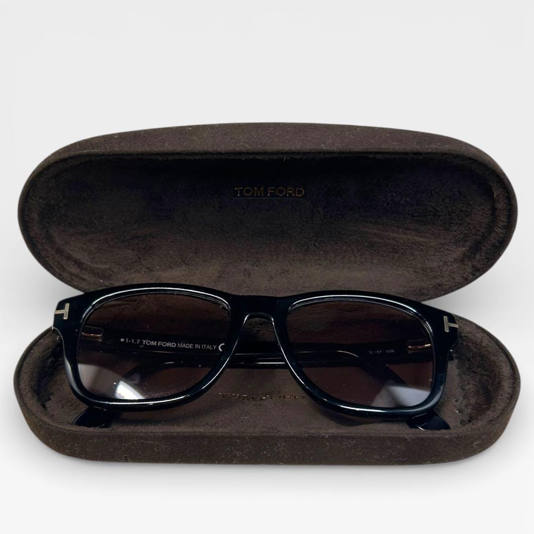 TOM FORD ブラックキャットアイサングラス