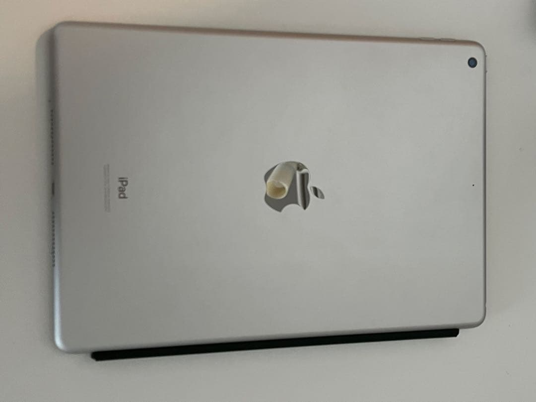 Apple iPad 8th Gen 白 + カバー A2270