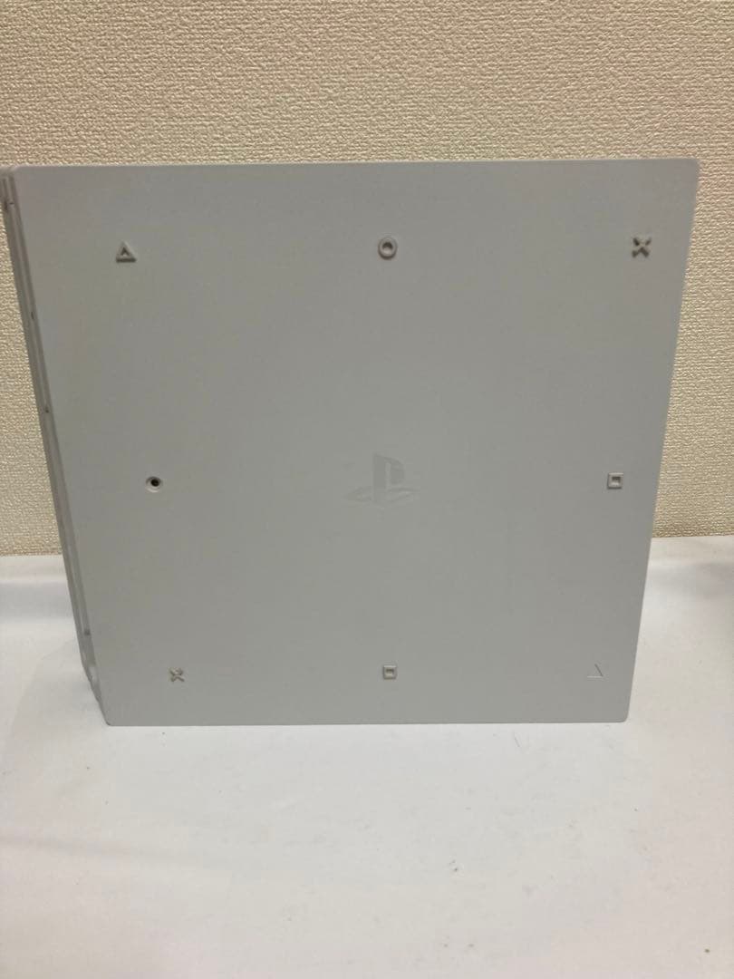 PlayStation 4 Pro グレイシャー・ホワイト CUH-7000BB