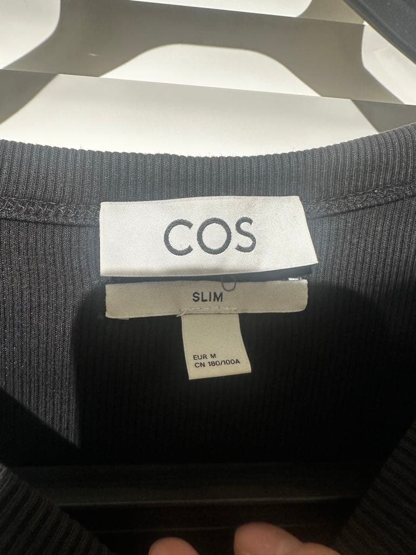 COS スリムフィットリブTシャツ