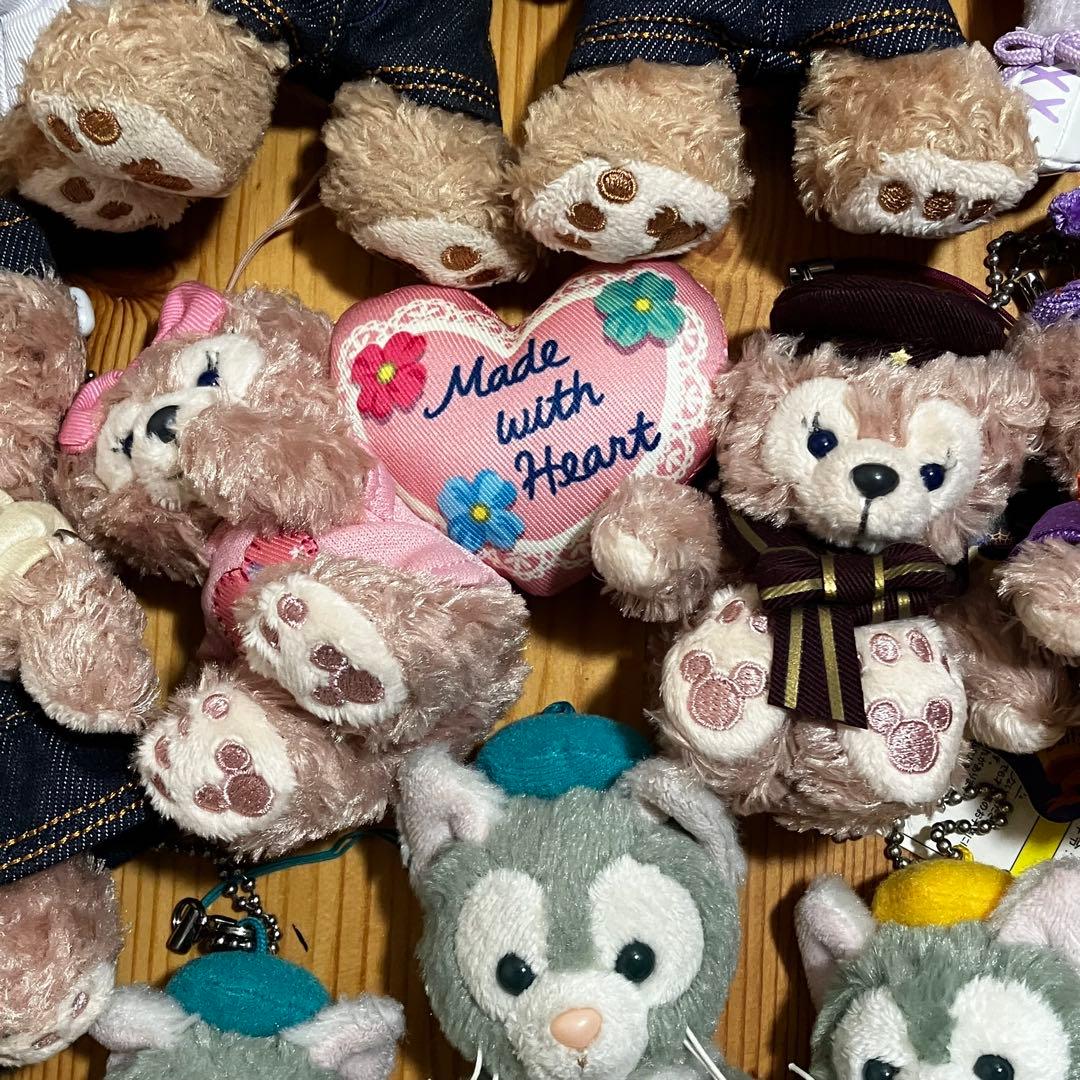 ダッフィ　シェリーメイ　ディズニー　ぬいぐるみバッジ　ジェラトーニ