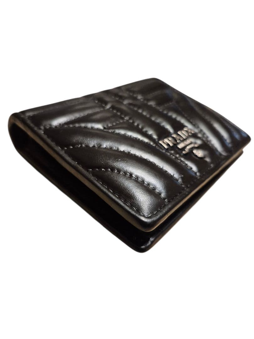 ＰＲＡＤＡ　プラダ　二つ折り財布　ブラック　ダイアグラム　レザー