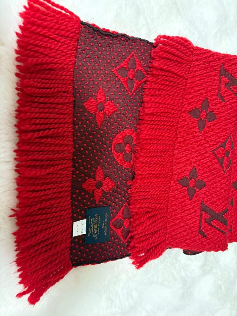 LOUIS VUITTON ロゴ入りマフラー 赤