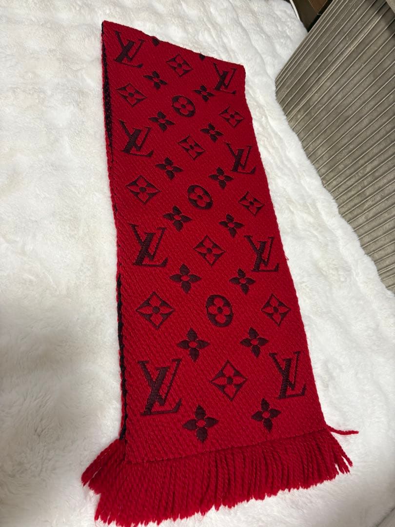 LOUIS VUITTON ロゴ入りマフラー 赤