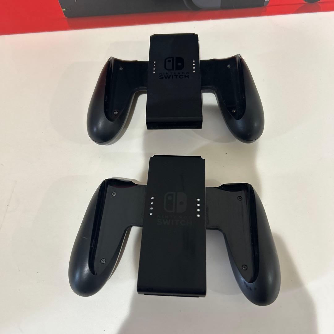 Nintendo Switch 本体 + ジョイコン2個＋ストラップ１つ