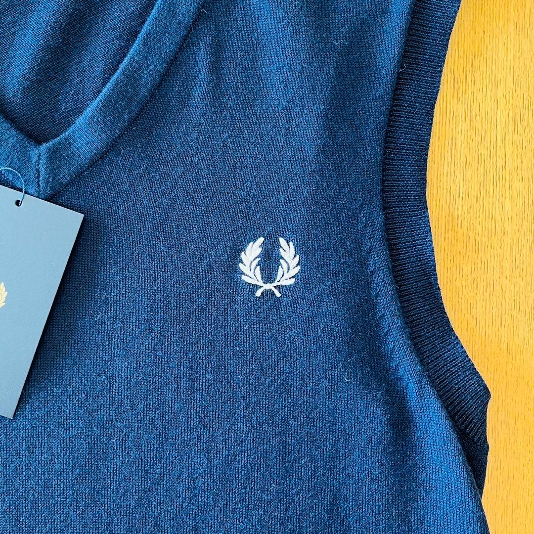 FRED PERRY ネイビー Vネック ベスト　ウール＆コットン