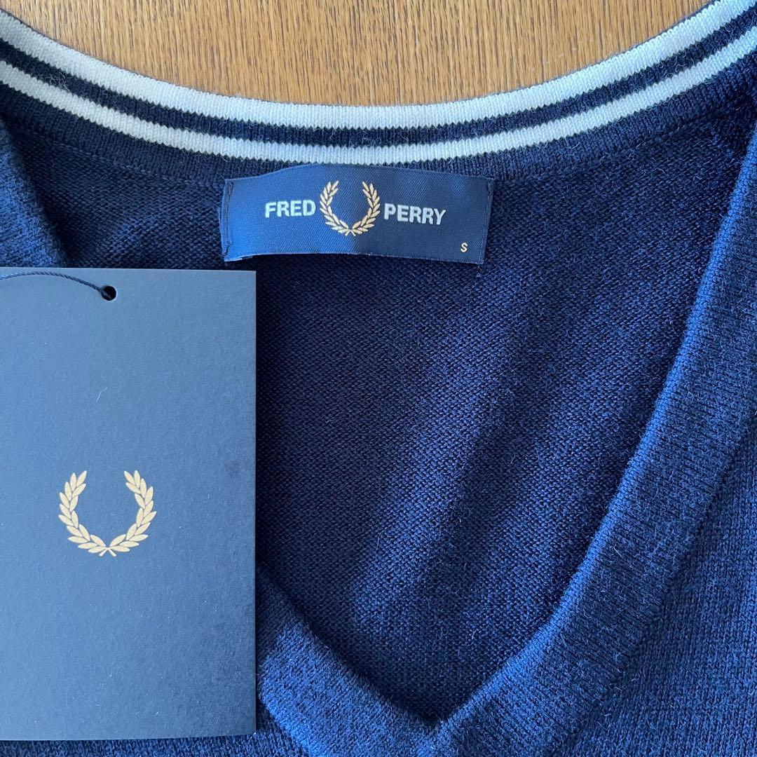 FRED PERRY ネイビー Vネック ベスト　ウール＆コットン