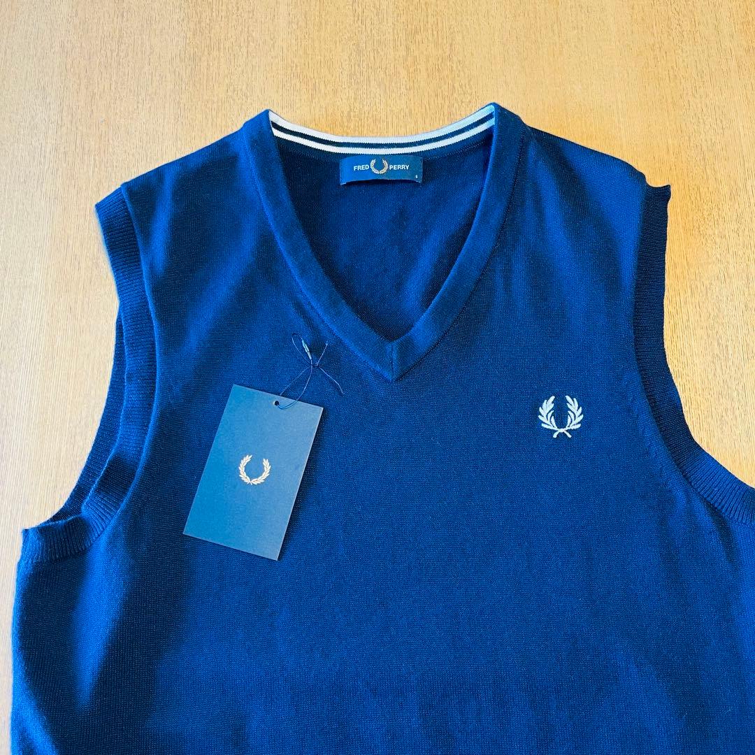 FRED PERRY ネイビー Vネック ベスト　ウール＆コットン