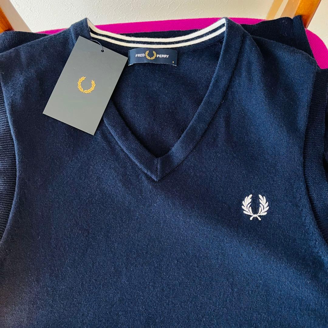 FRED PERRY ネイビー Vネック ベスト　ウール＆コットン