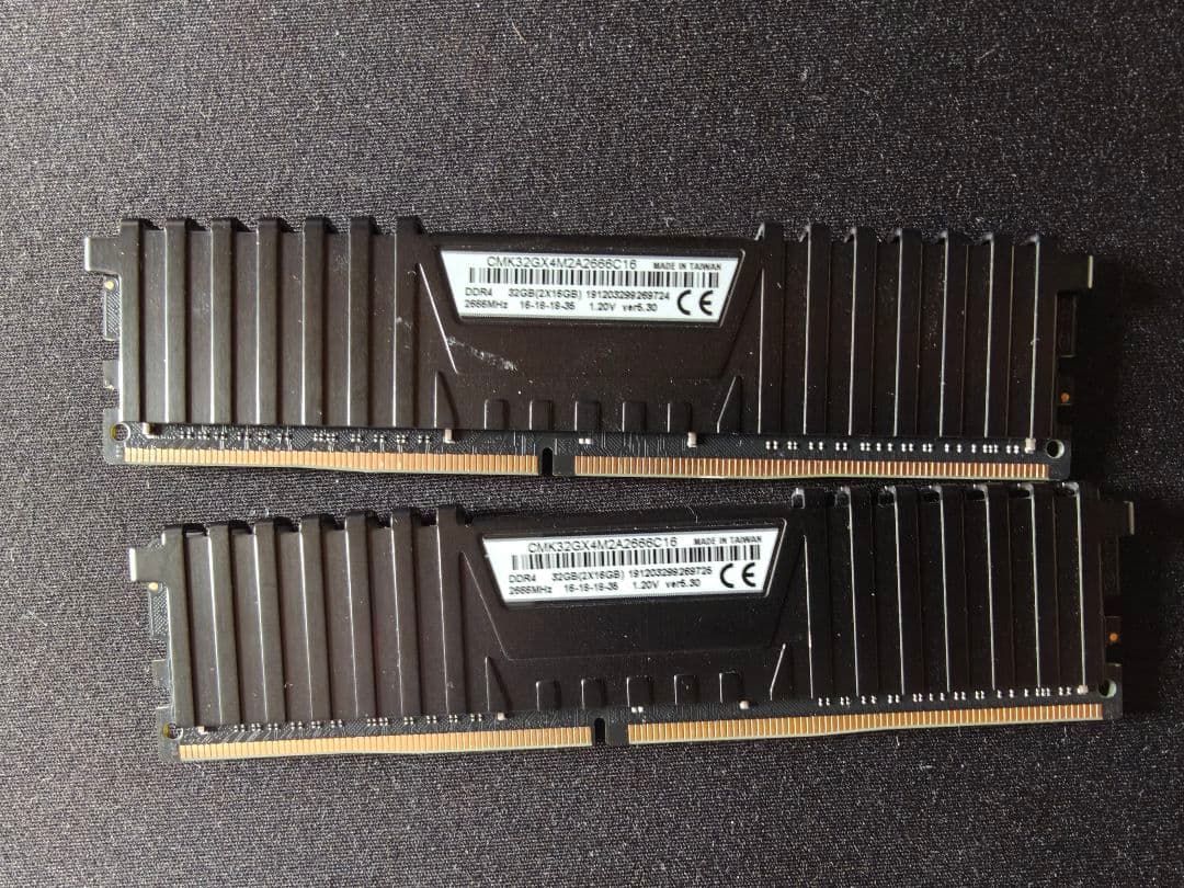 Corsair Vengeance LPX DDR4 メモリー 2枚 動作品