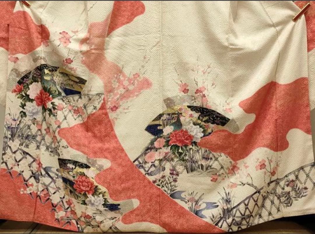 振袖フルセット6点サイズM〜Ｌ総絞り　地紙重ね孔雀花文　金彩　正絹
