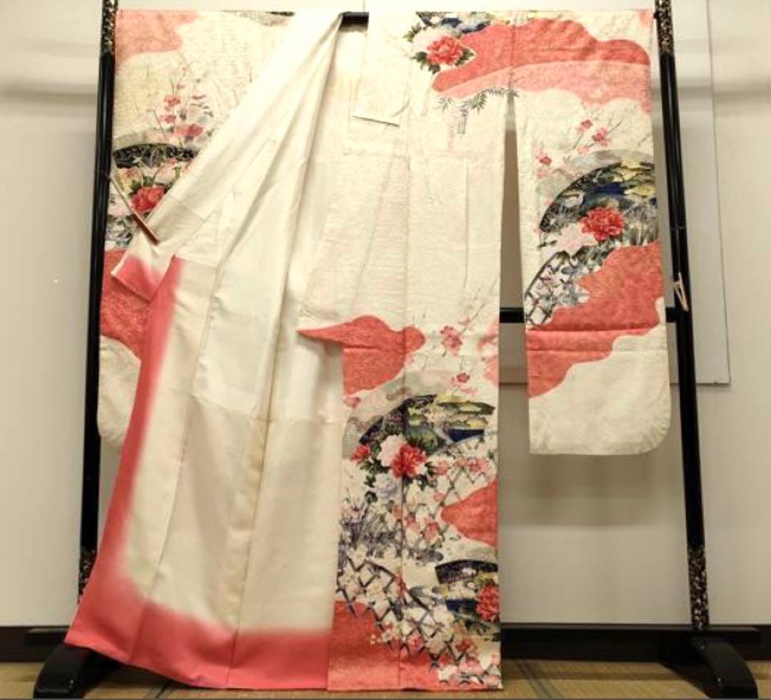 振袖フルセット6点サイズM〜Ｌ総絞り　地紙重ね孔雀花文　金彩　正絹