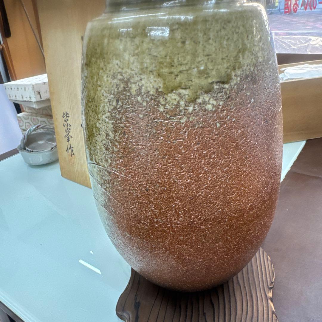 信楽焼　植物模様の陶器花瓶 大