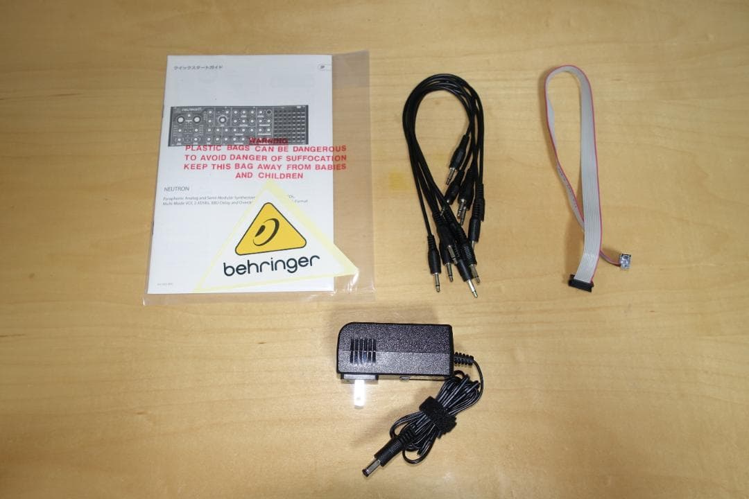 BEHRINGER Neutron モジュラーシンセサイザー