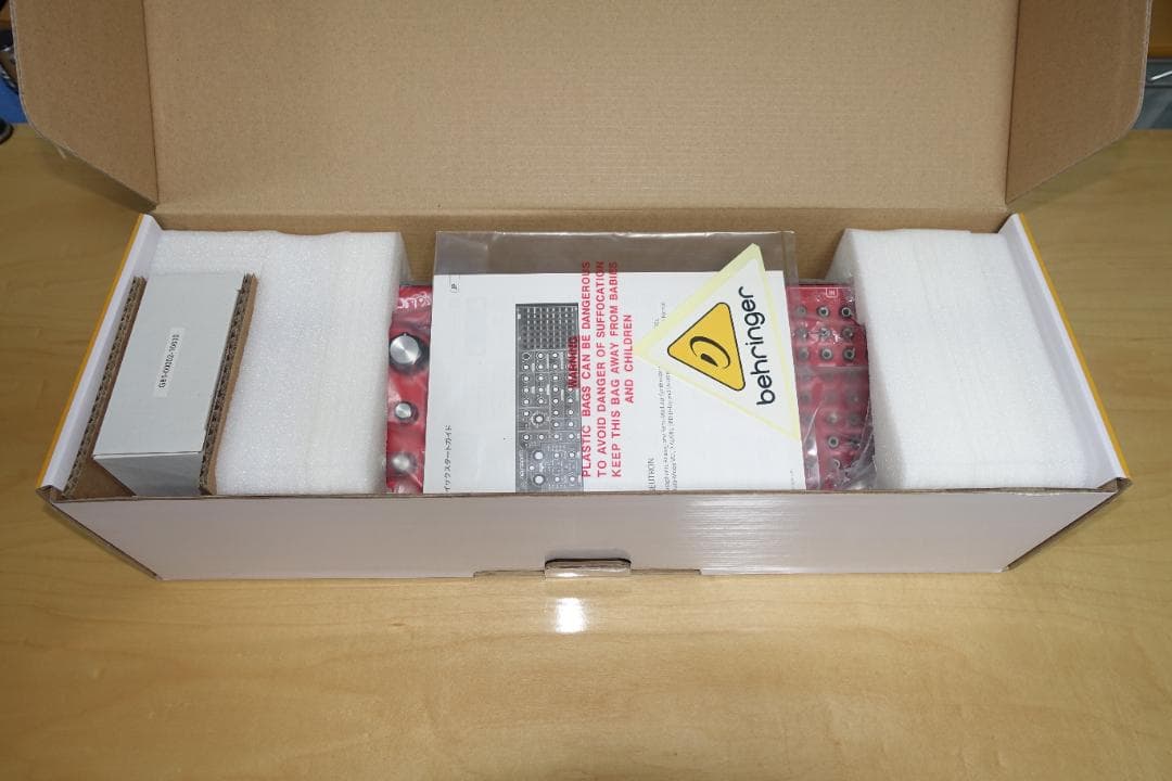 BEHRINGER Neutron モジュラーシンセサイザー