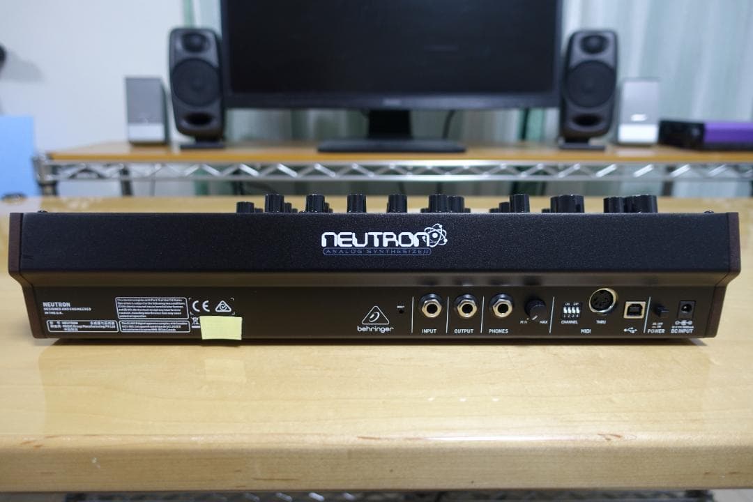 BEHRINGER Neutron モジュラーシンセサイザー