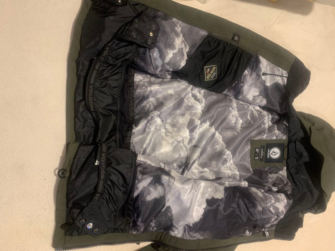 超美品 VOLCOM ボルコム GORE-TEX ゴアテックス　スノーボード S