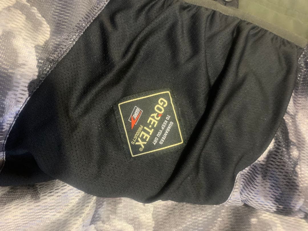 超美品 VOLCOM ボルコム GORE-TEX ゴアテックス　スノーボード S