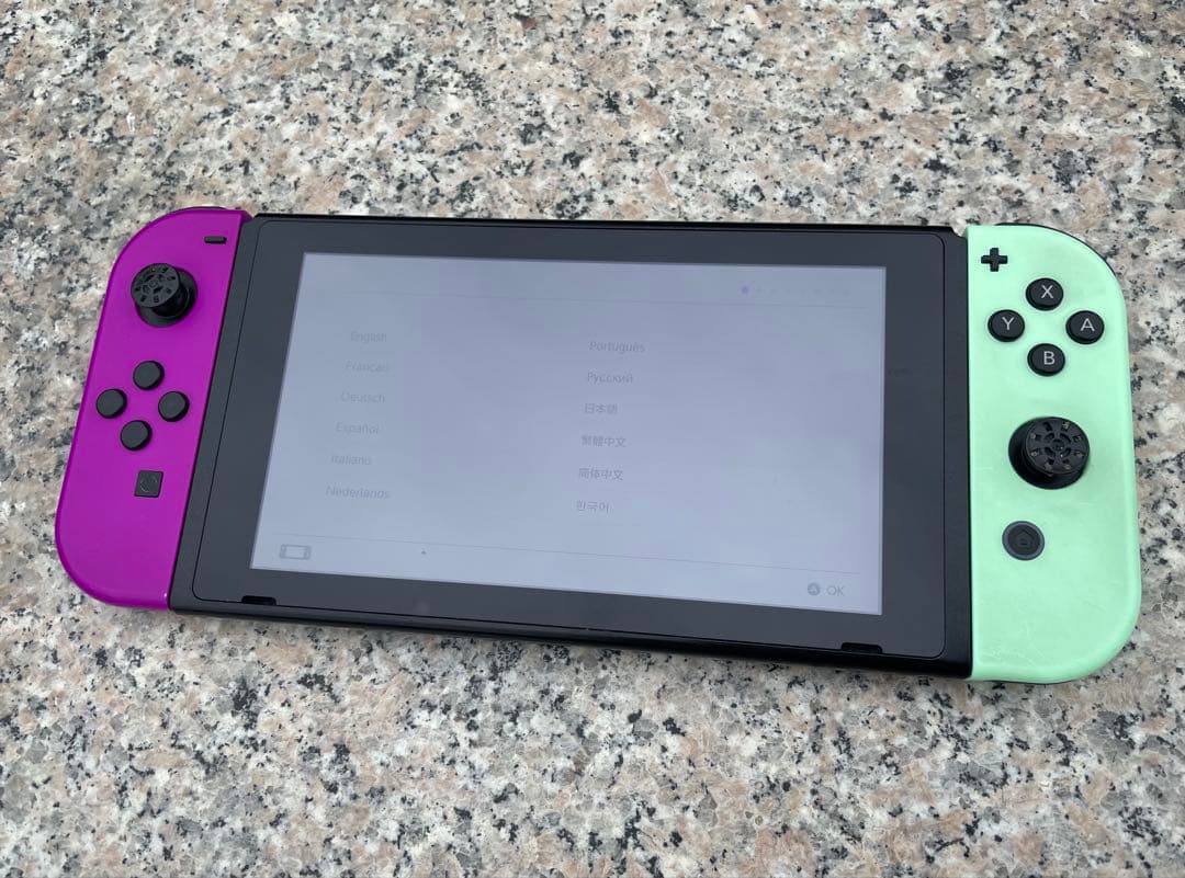 h*8様 Nintendo Switch 本体 ドック付き　初期化済