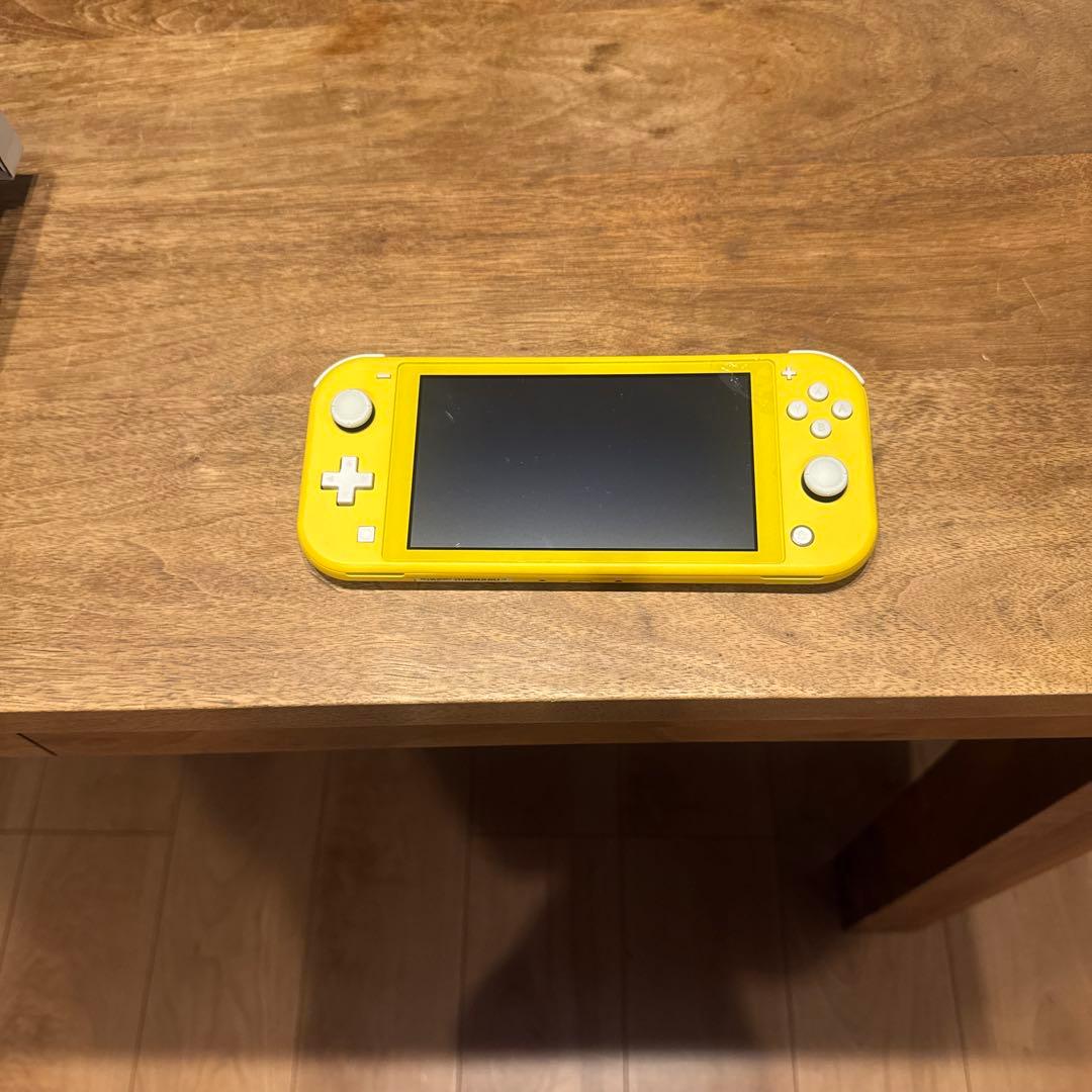 Nintendo Switch Lite イエロー 本体（美品）おまけ付き