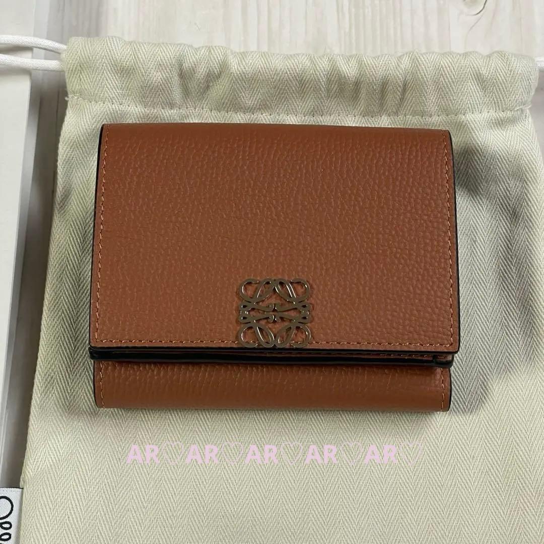 ☆LOEWE ロエベ☆アナグラム トライフォールド ウォレット☆タン☆新品