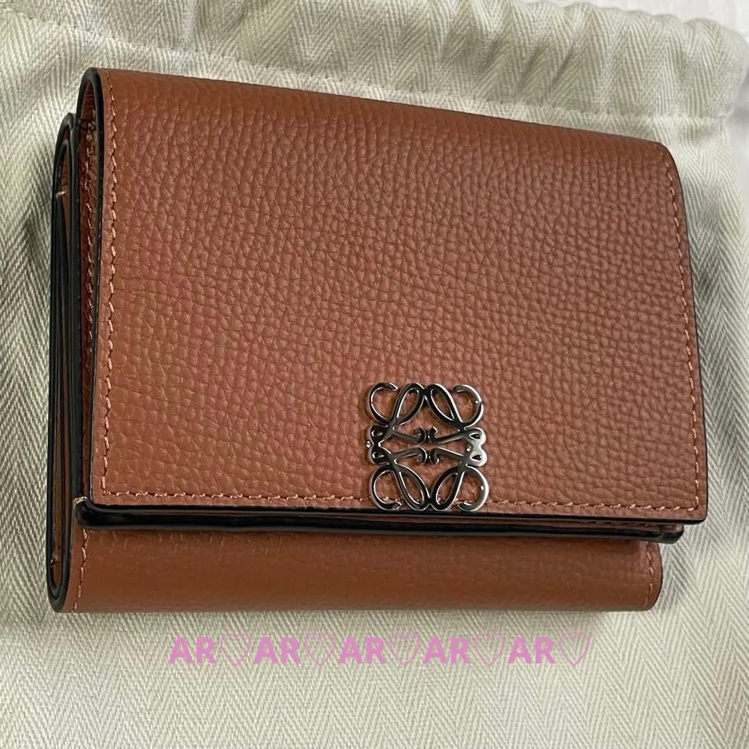 ☆LOEWE ロエベ☆アナグラム トライフォールド ウォレット☆タン☆新品