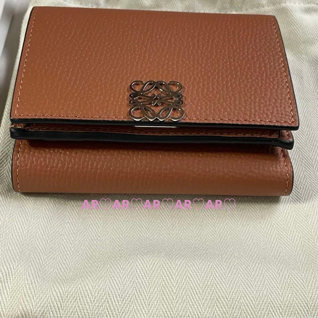 ☆LOEWE ロエベ☆アナグラム トライフォールド ウォレット☆タン☆新品