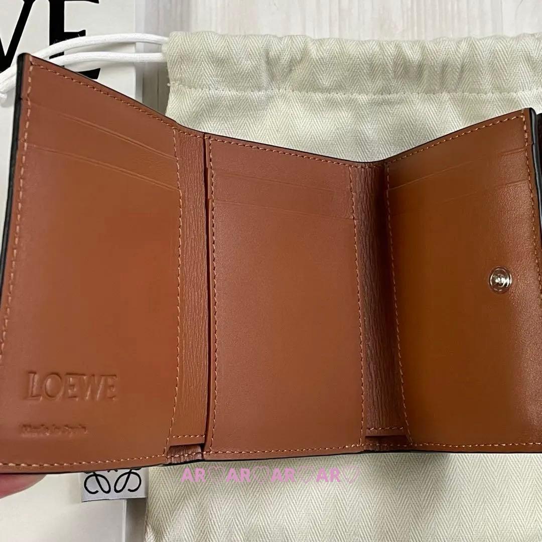 ☆LOEWE ロエベ☆アナグラム トライフォールド ウォレット☆タン☆新品
