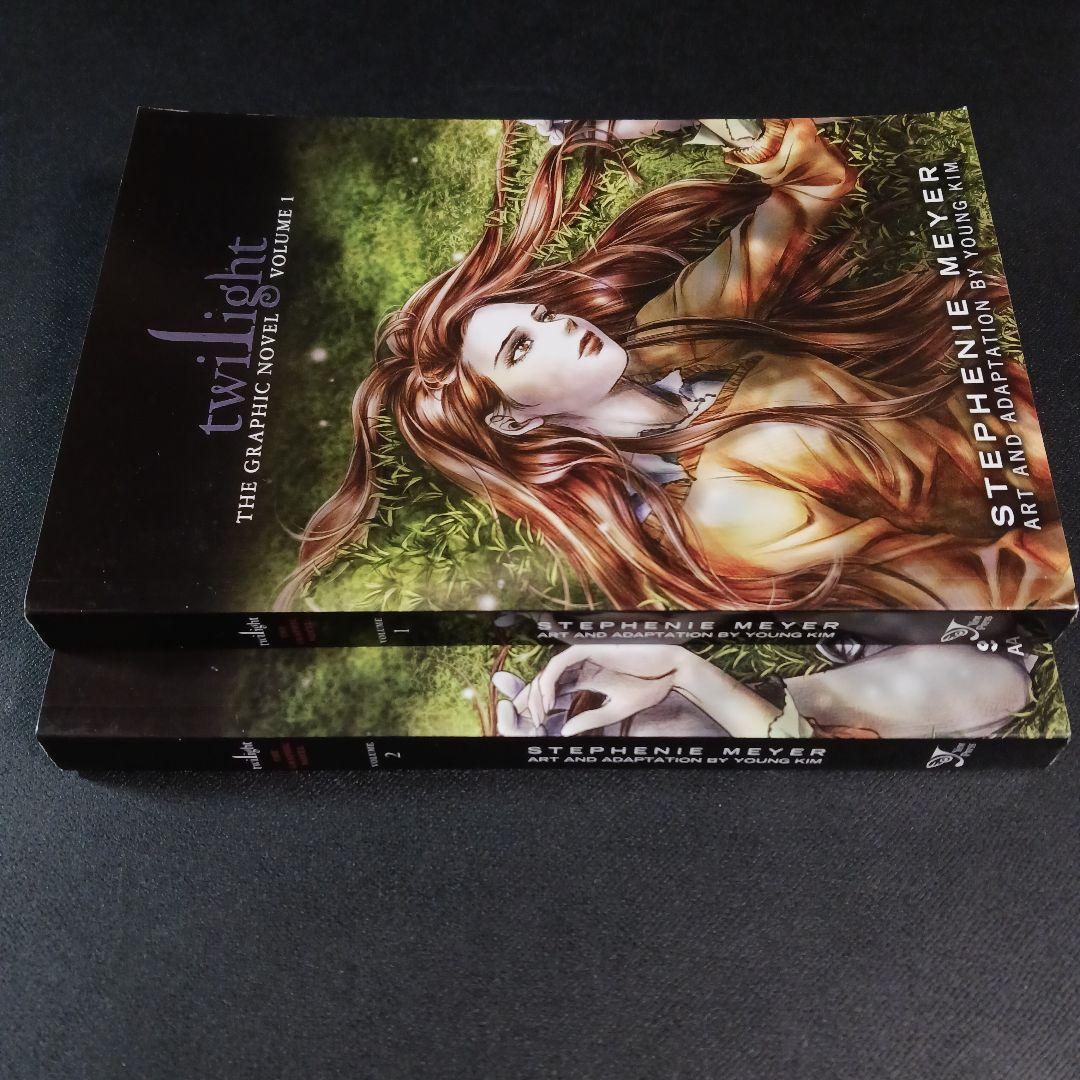 Twilight: The Graphic Novel　1巻2巻セット　　　　.