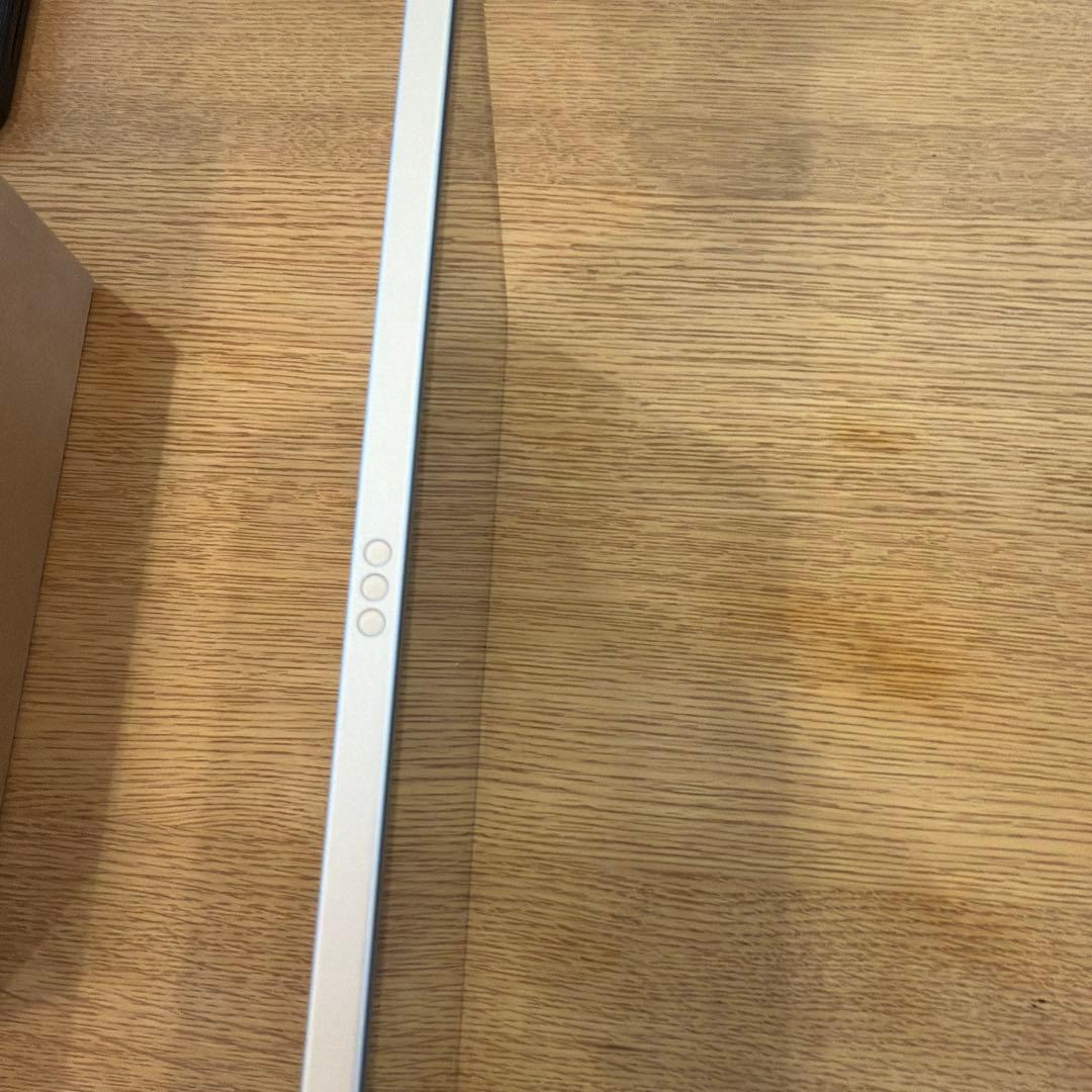 美品iPad 第10世代64GB シルバー　充電回数26回　バッテリー100％