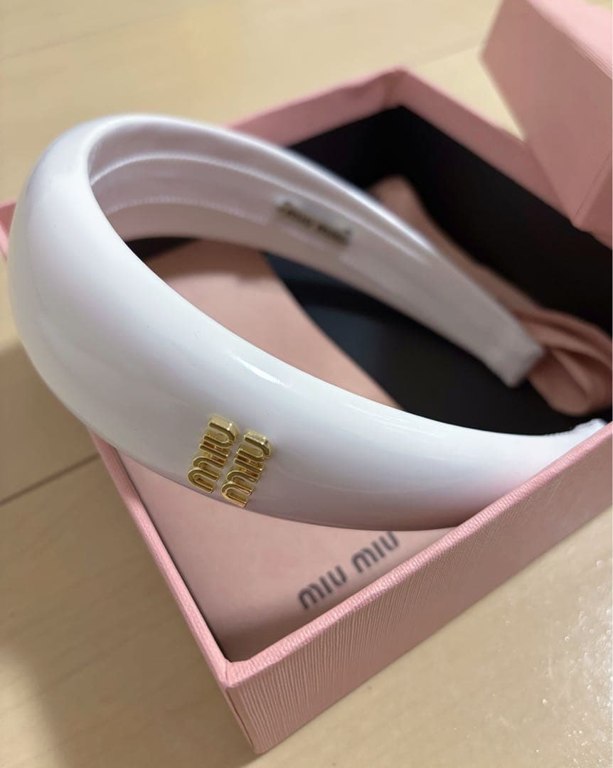 MIUMIU カチューシャ ヘアーバンド ホワイト