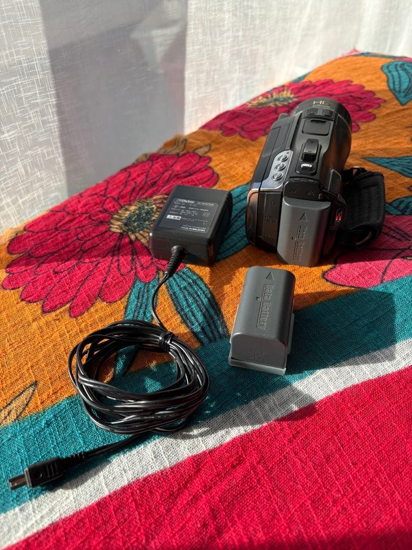 JVC　Everio GZ-HM400-B
