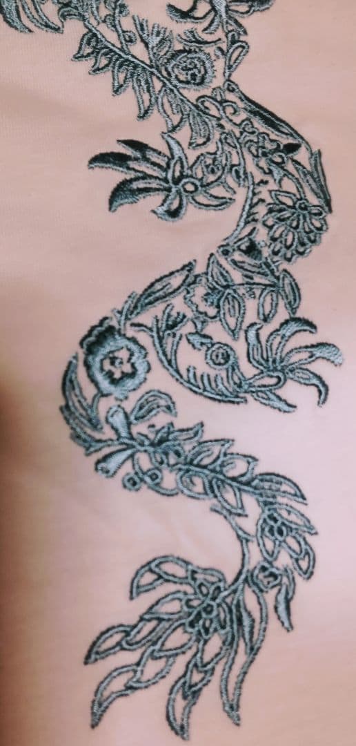 VIVIENNETAM　フラワードラゴン刺繍Tシャツ　40サイズ　未使用品