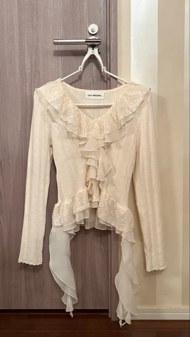 完売色　新作新品　LILY BROWN ボリュームフリルニットトップス