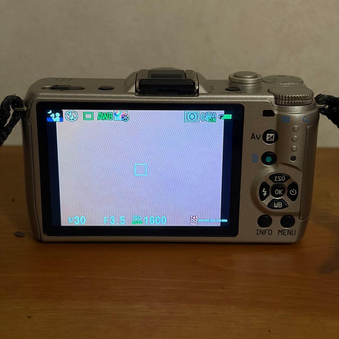 ペンタックス Q7 シルバー ダブルズームキット