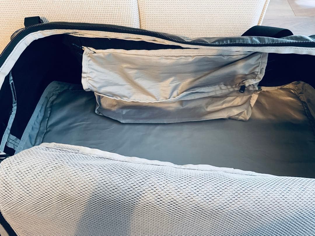 希少Patagonia ブラックホールダッフル Fitz Trout 55L