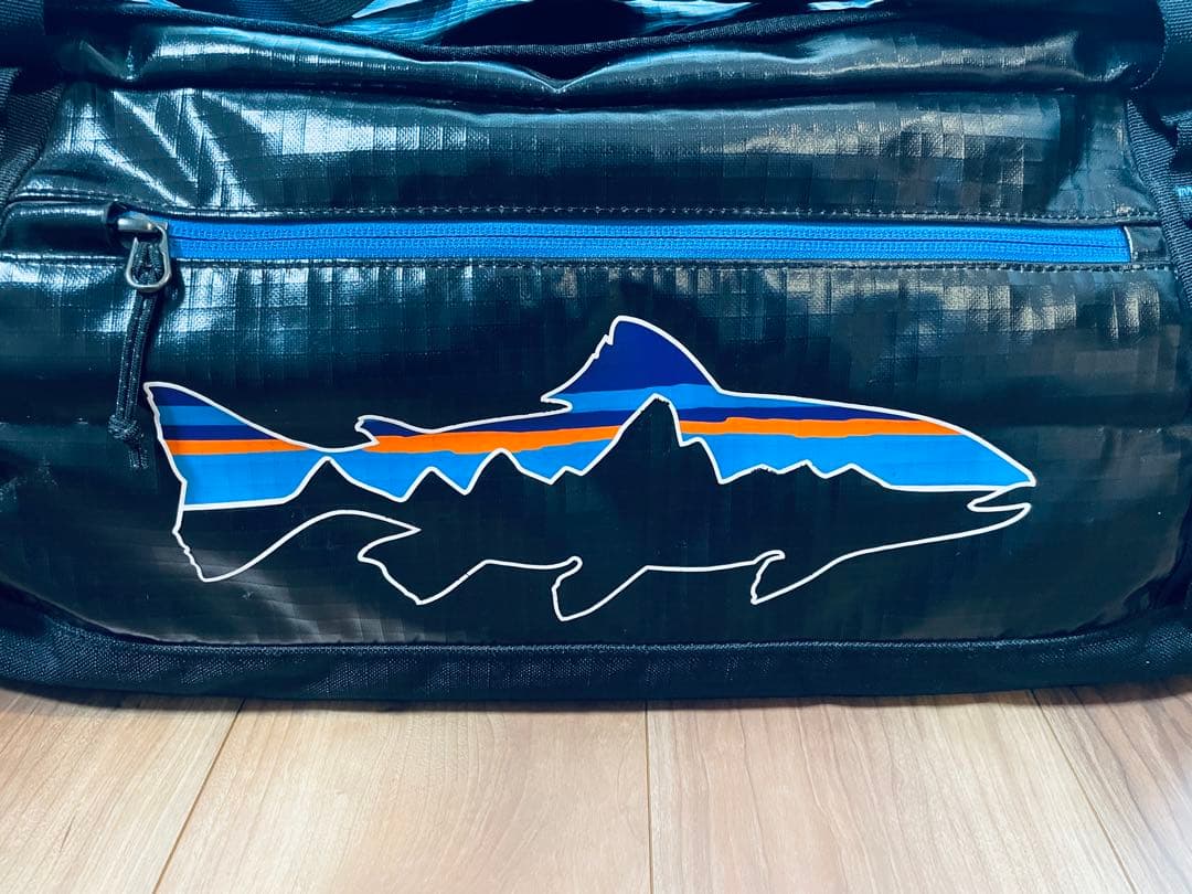 希少Patagonia ブラックホールダッフル Fitz Trout 55L