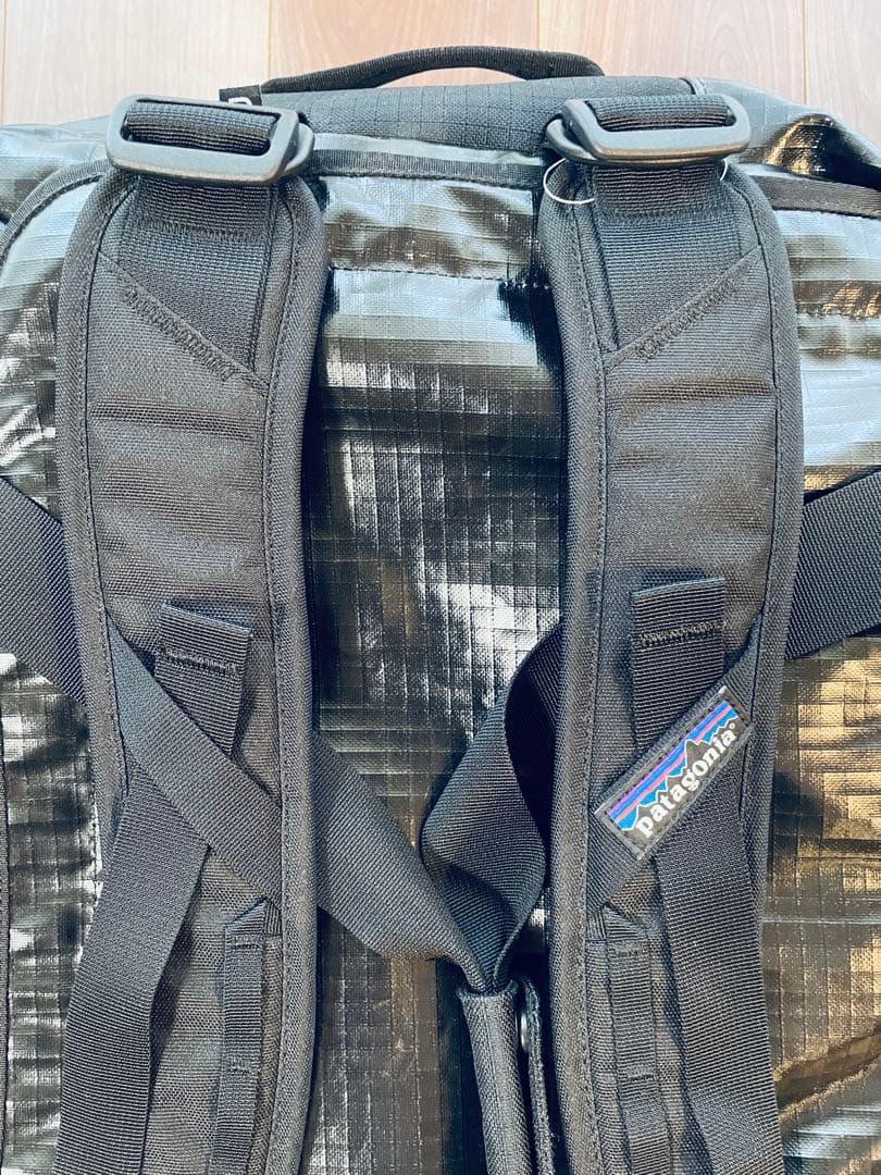 希少Patagonia ブラックホールダッフル Fitz Trout 55L